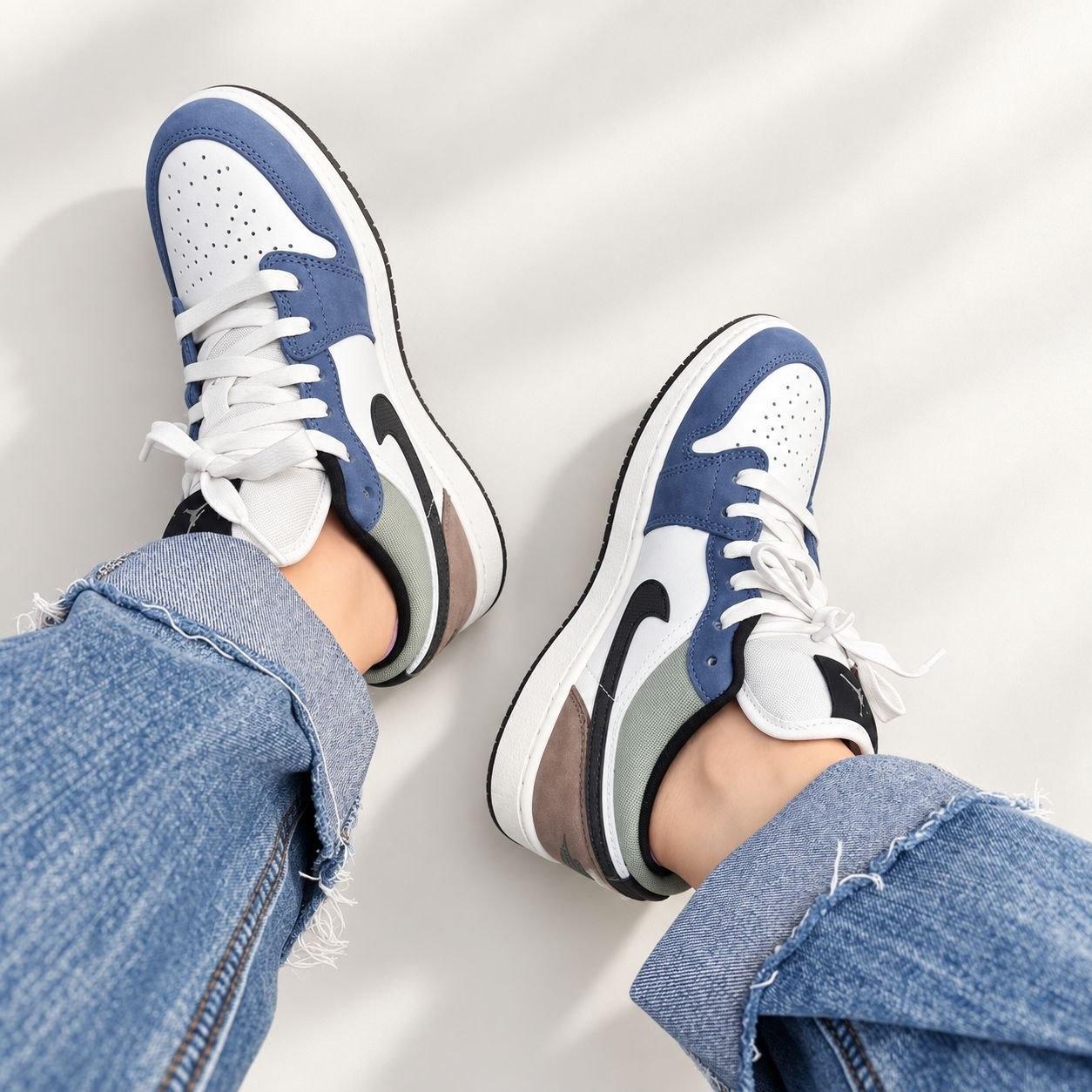 Женские кроссовки Nike Air Jordan 1 Low GS 'Diffused Blue Jade Horizon'