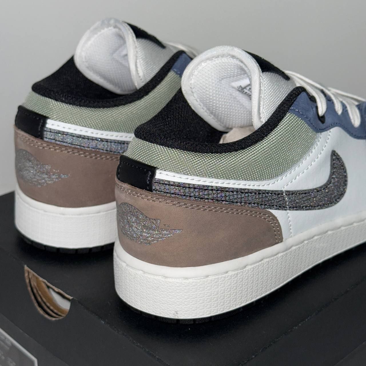 Женские кроссовки Nike Air Jordan 1 Low GS 'Diffused Blue Jade Horizon'