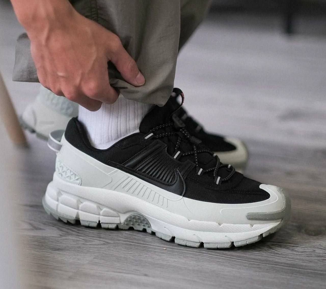 Кроссовки Nike Zoom Vomero 5 Roam 'Black Light Silver'