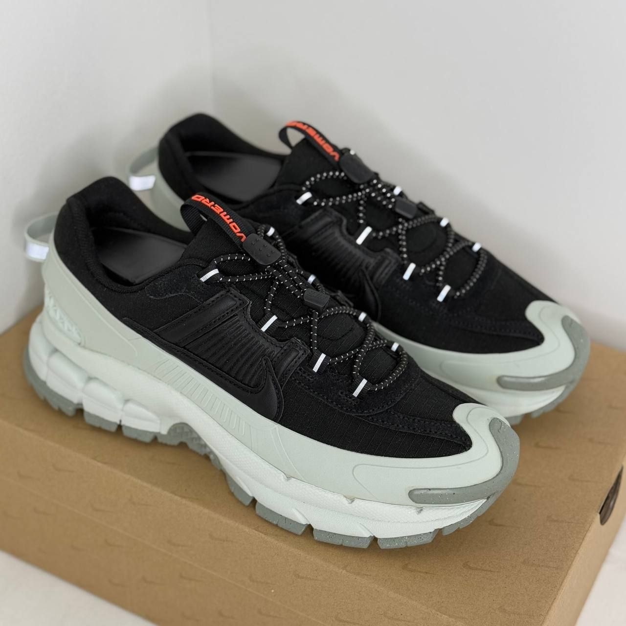 Кроссовки Nike Zoom Vomero 5 Roam 'Black Light Silver'