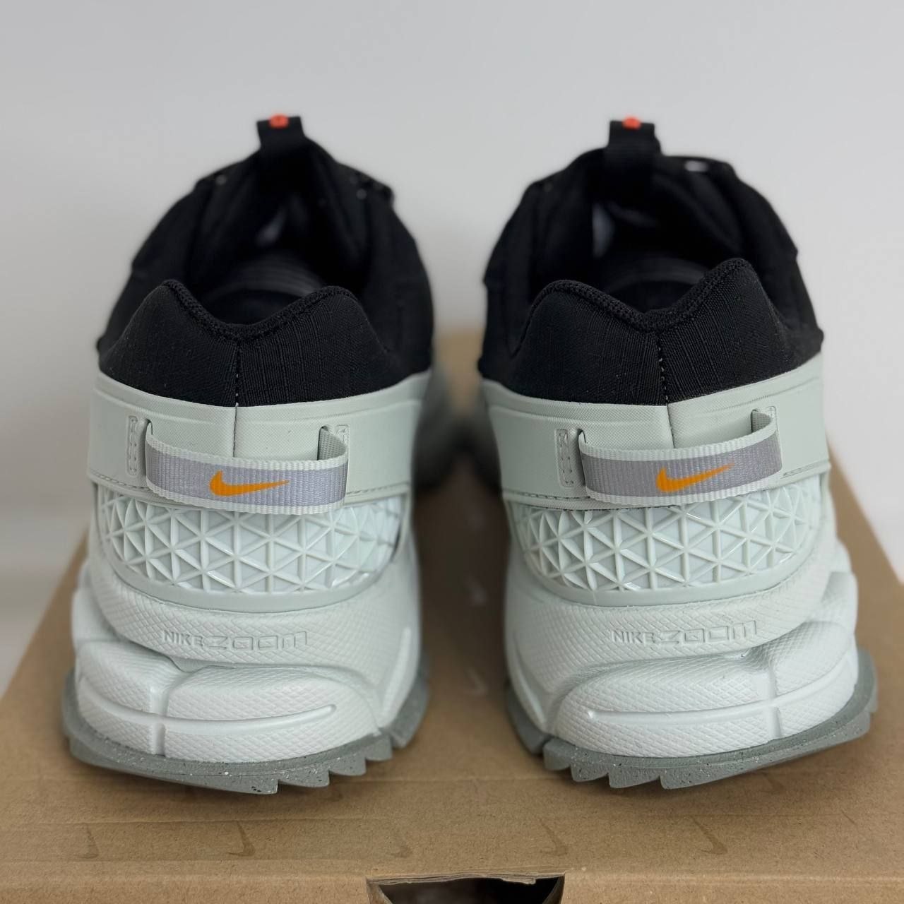 Кроссовки Nike Zoom Vomero 5 Roam 'Black Light Silver'