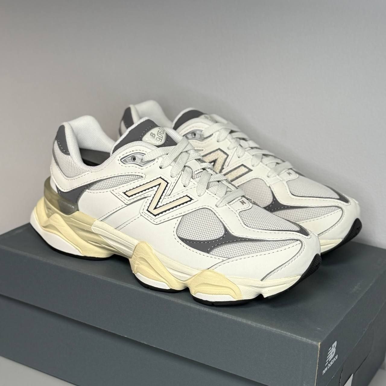 Женские / подростковые кроссовки New Balance 9060 'Sea Salt Castlerock'