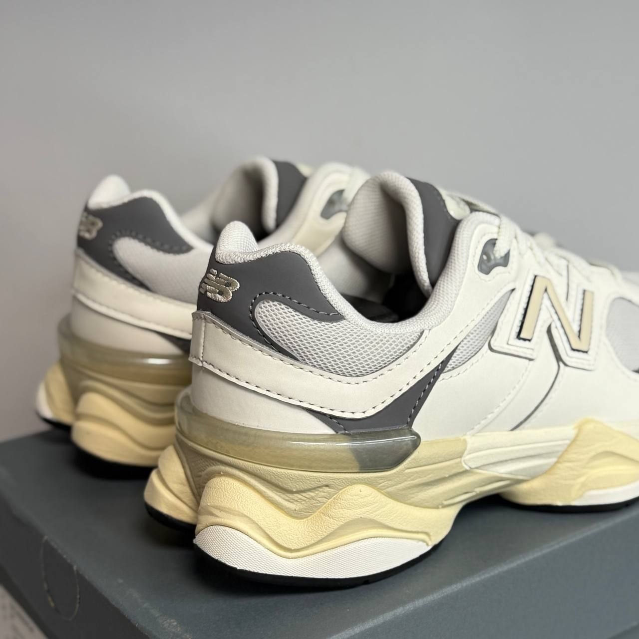 Женские / подростковые кроссовки New Balance 9060 'Sea Salt Castlerock'