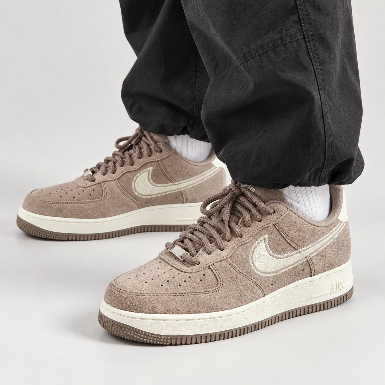 Кроссовки Nike Air Force 1 Low '07 LV8 'Mink Brown Embroidered Swoosh'