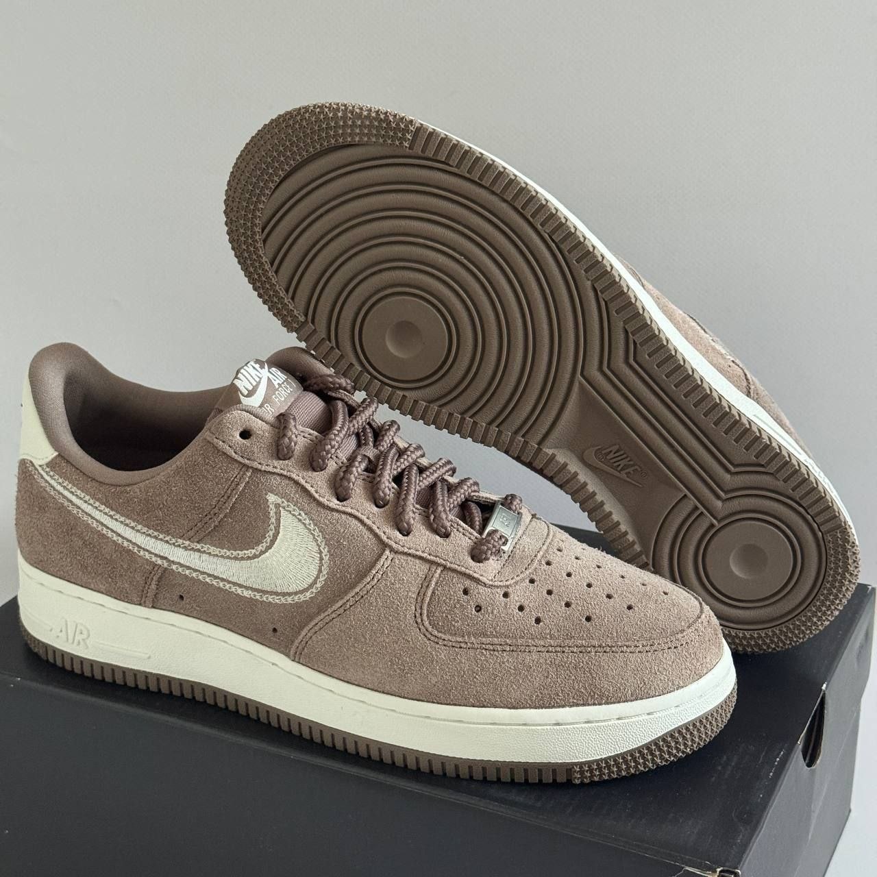 Кроссовки Nike Air Force 1 Low '07 LV8 'Mink Brown Embroidered Swoosh'