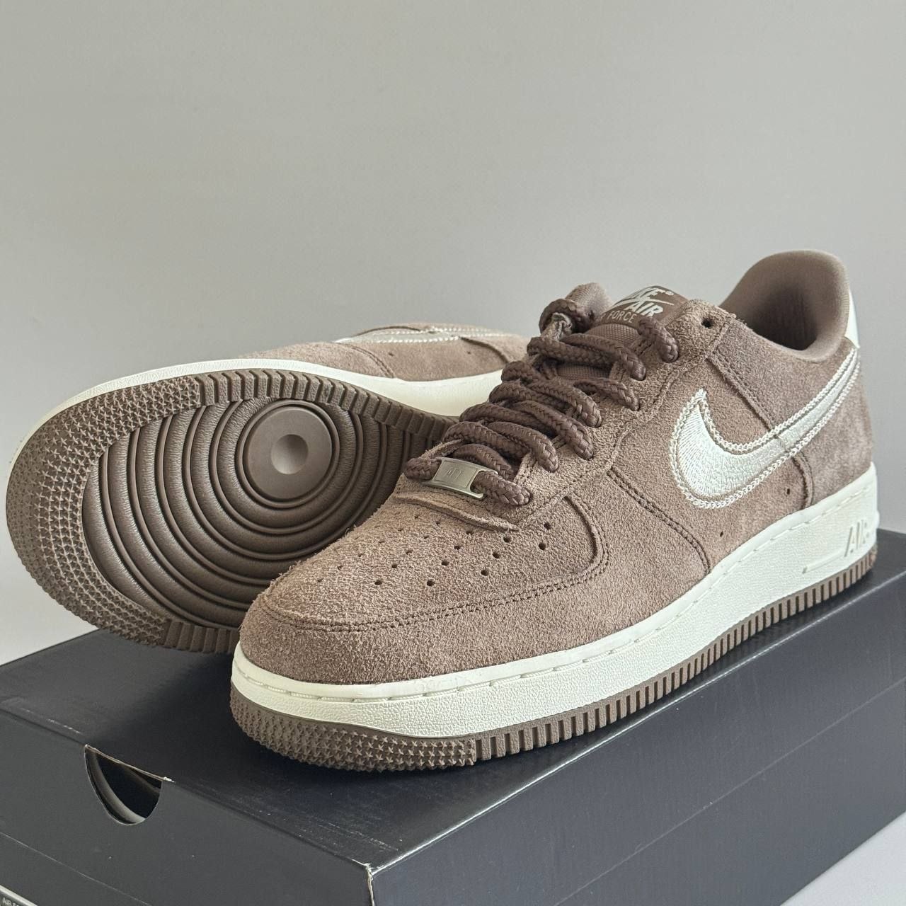 Кроссовки Nike Air Force 1 Low '07 LV8 'Mink Brown Embroidered Swoosh'