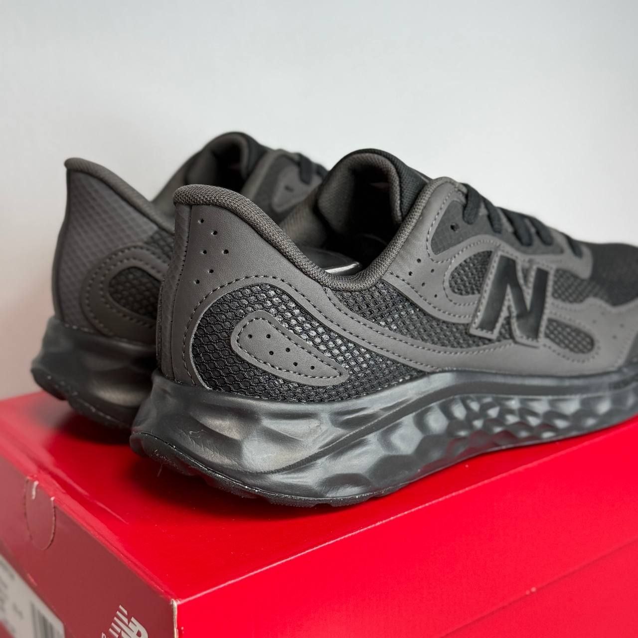 Кроссовки New Balance Fresh Foam Arishi V4 Tiralux 'Black Cement