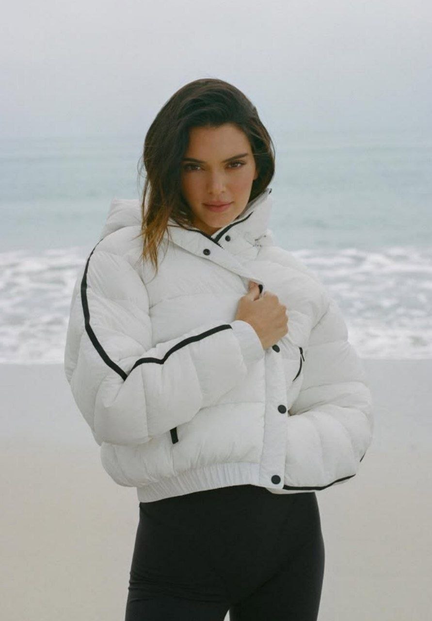 Женский пуховик куртка Alo Yoga Aspen Love Puffer Jacket