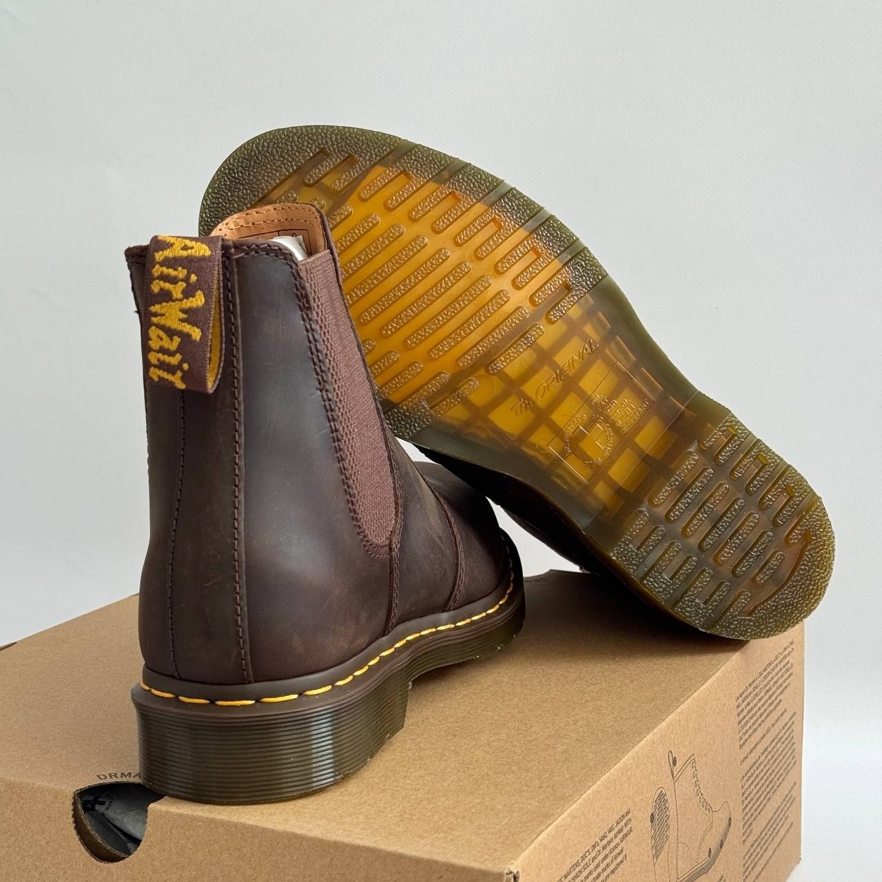 Ботинки челси Dr. Martens 2976 Yellow Stitch 'Dark Brown'