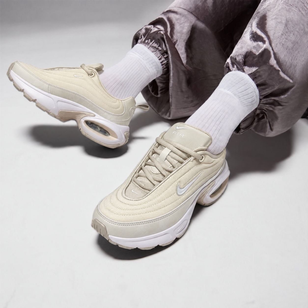 Женские кроссовки Nike Air Max Portal 'Light Orewood Brown'