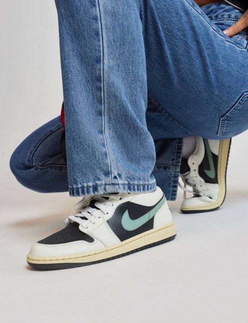 Женские кроссовки Air Jordan 1 Low 'Jade Smoke'