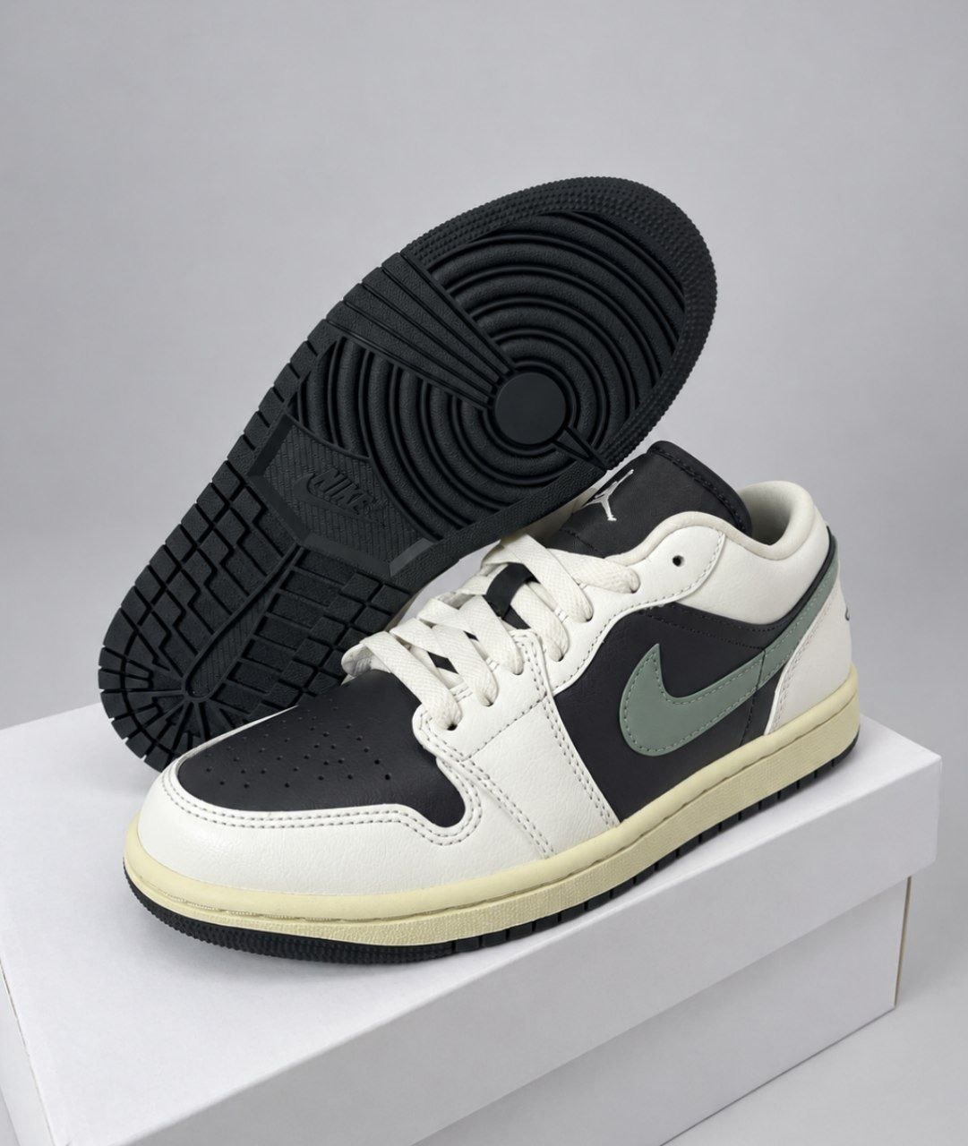 Женские кроссовки Air Jordan 1 Low 'Jade Smoke'