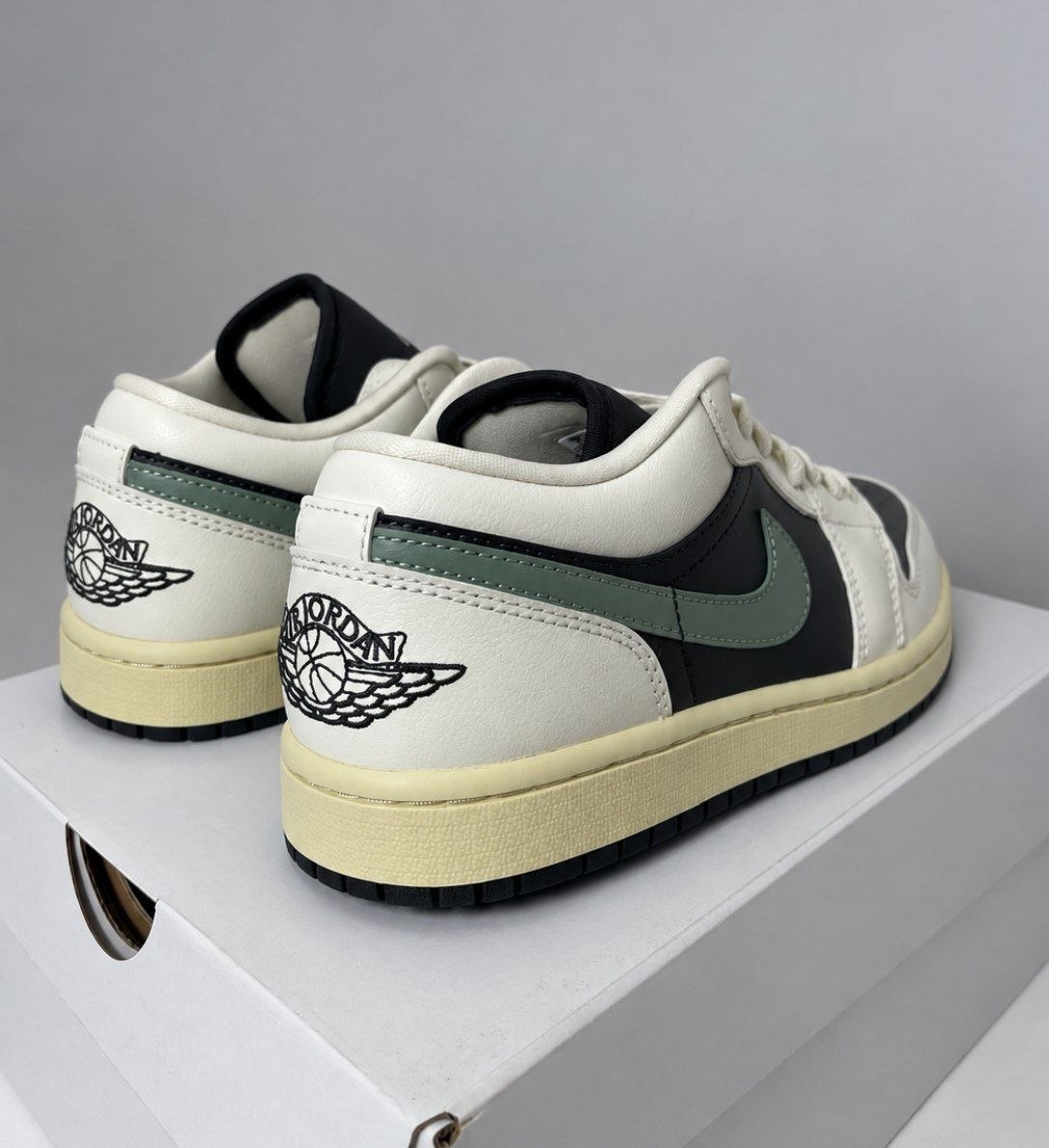 Женские кроссовки Air Jordan 1 Low 'Jade Smoke'