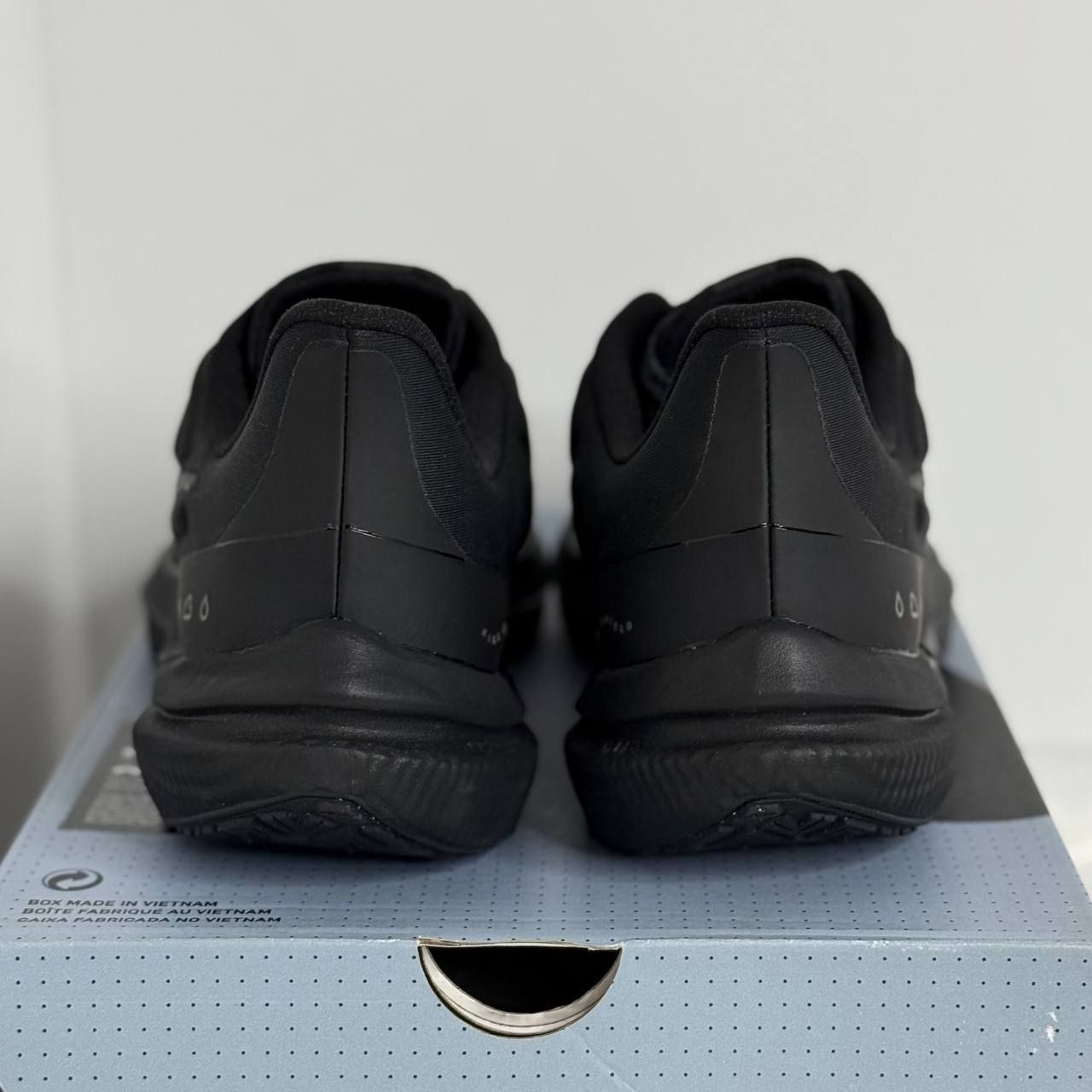 Кроссовки Nike Air Winflo 9 Shield 'Triple Black'
