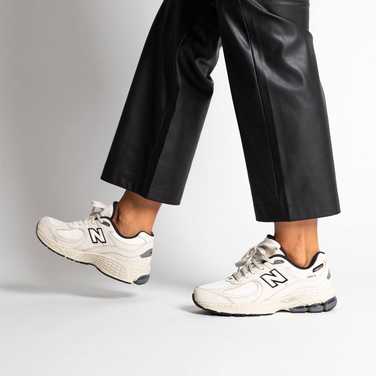Женские / подростковые кроссовки New Balance 2002R Cordura 'Timberwolf Black'