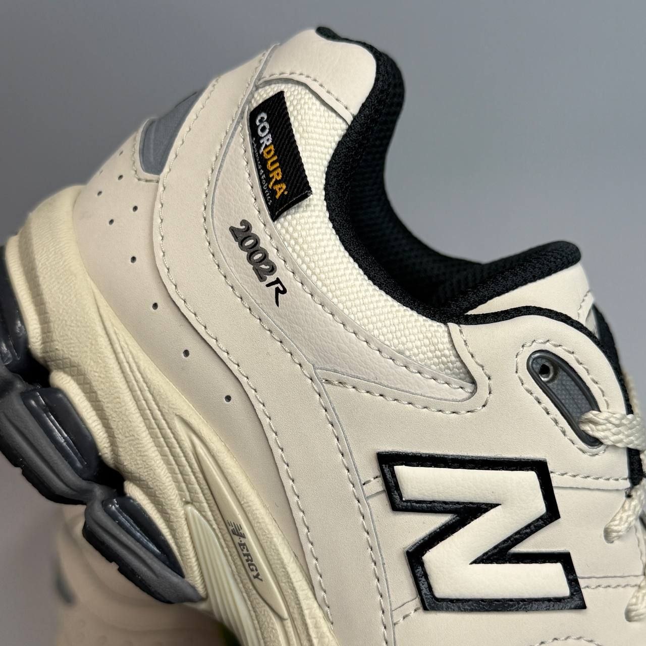 Женские / подростковые кроссовки New Balance 2002R Cordura 'Timberwolf Black'