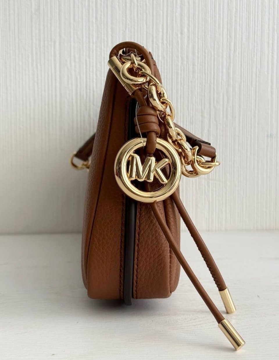 Сумка Michael Kors Nolita Medium Pebbled Leather Chain Pochette