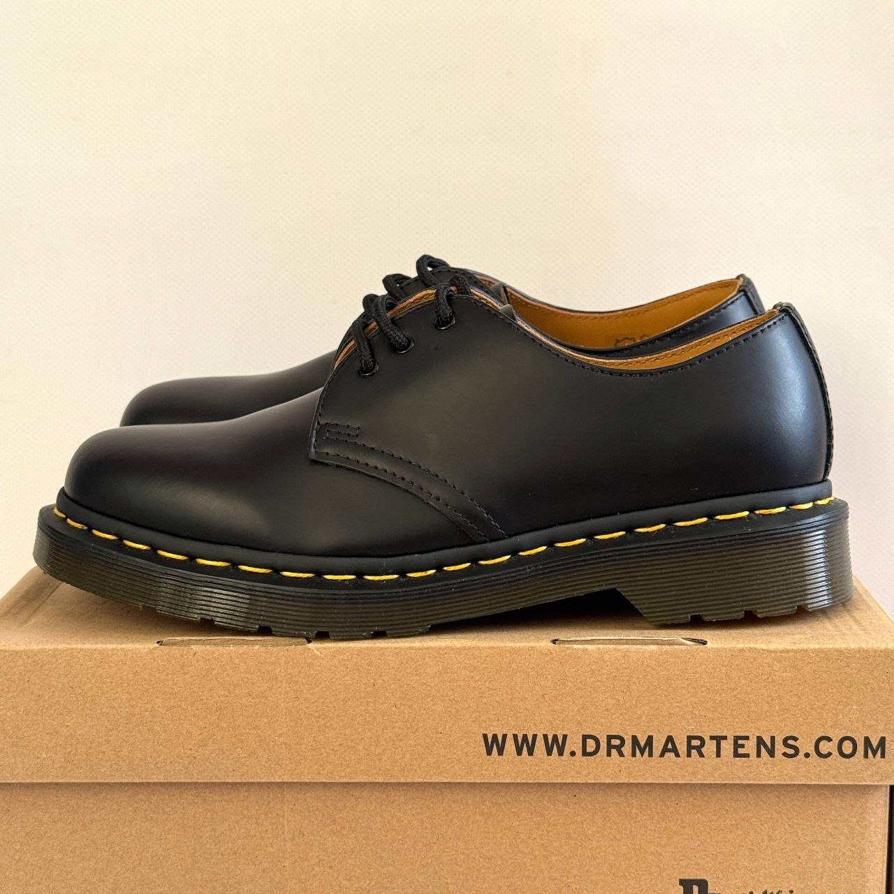 Женские туфли Dr. Martens 1461 Yellow Stitch Smooth 'Black'