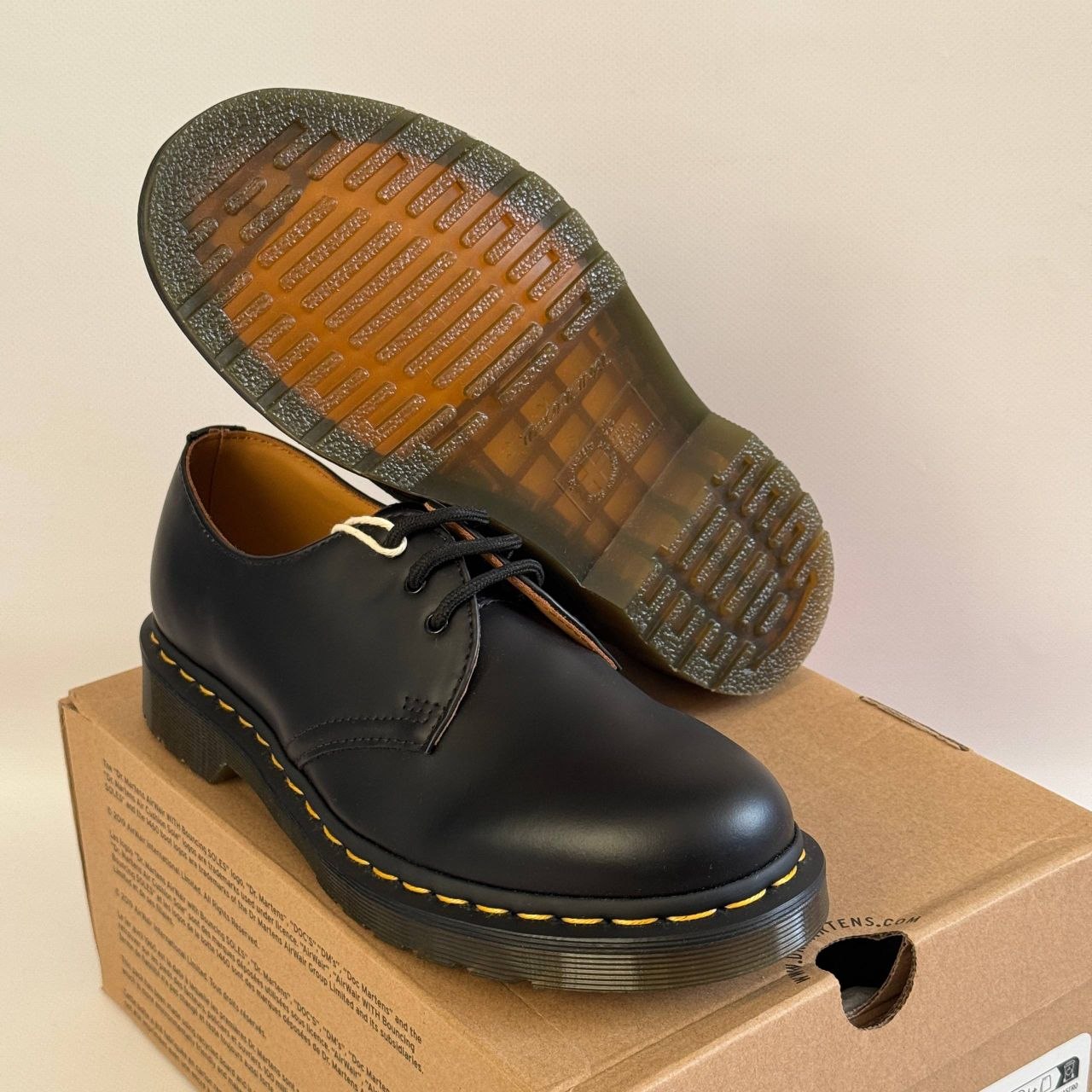 Женские туфли Dr. Martens 1461 Yellow Stitch Smooth 'Black'