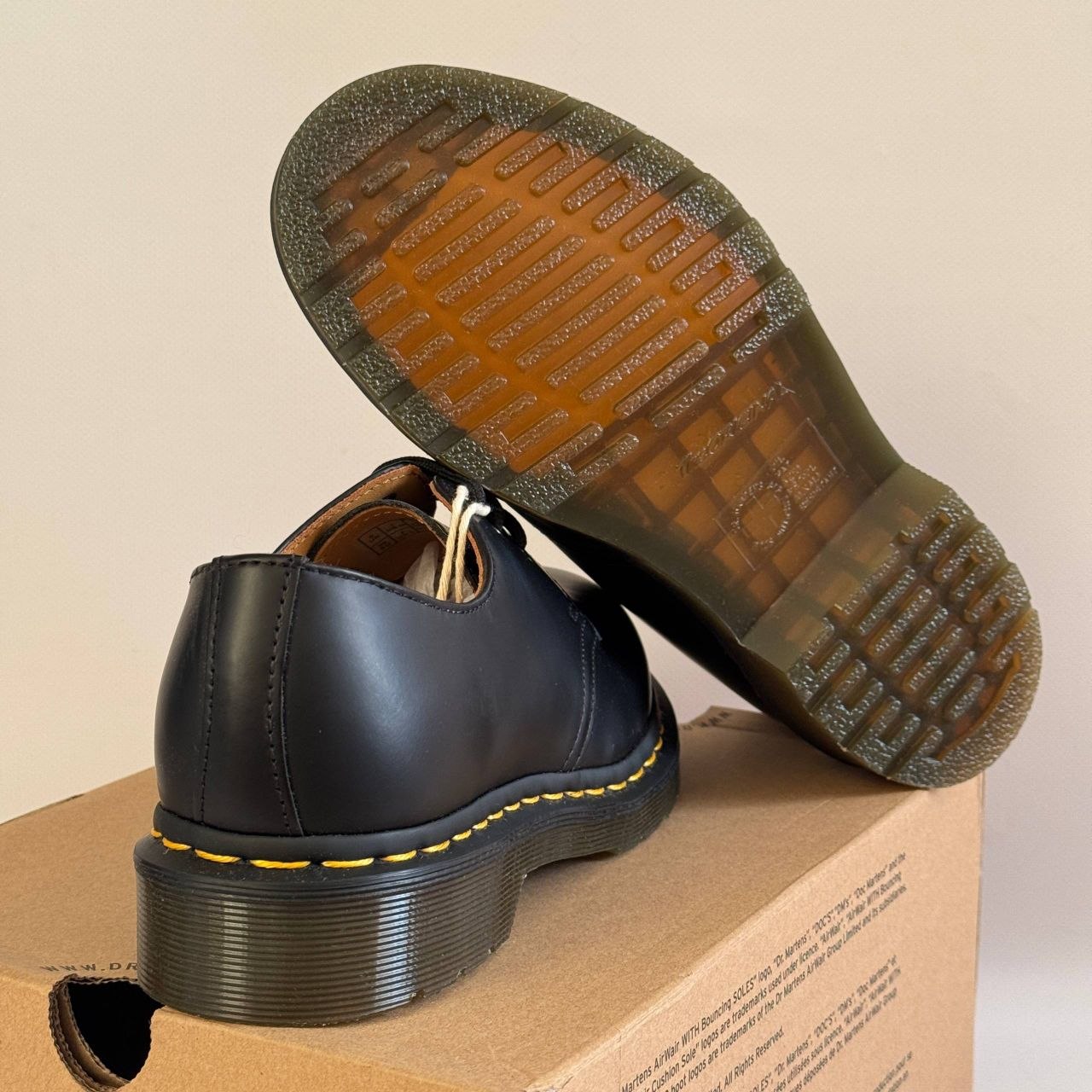 Женские туфли Dr. Martens 1461 Yellow Stitch Smooth 'Black'