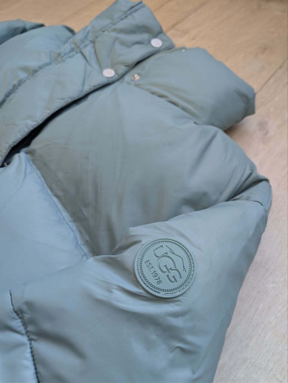 Женская куртка утепленная UGG Vickie Puffer Jacket