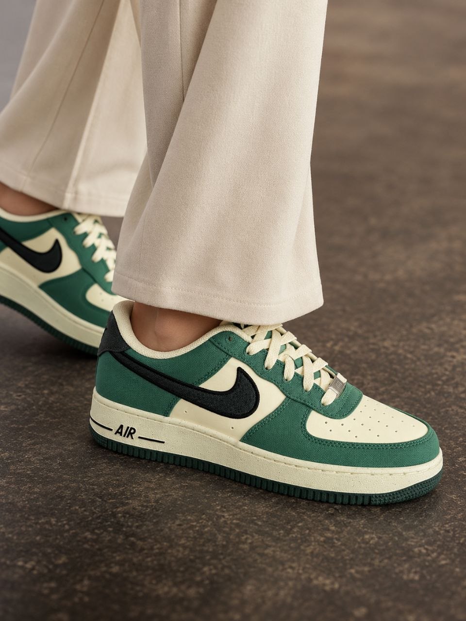 Женские кроссовки Nike Air Force 1 LV8 Low 'Coconut Milk Vintage Green'