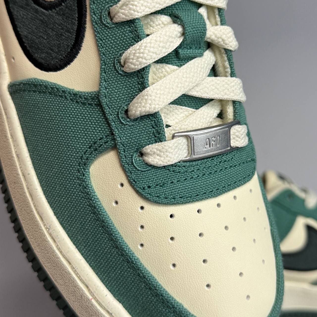 Женские кроссовки Nike Air Force 1 LV8 Low 'Coconut Milk Vintage Green'