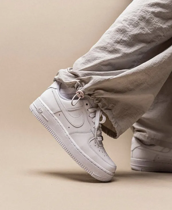 Женские кроссовки Nike Air Force 1 '07 'Triple White'