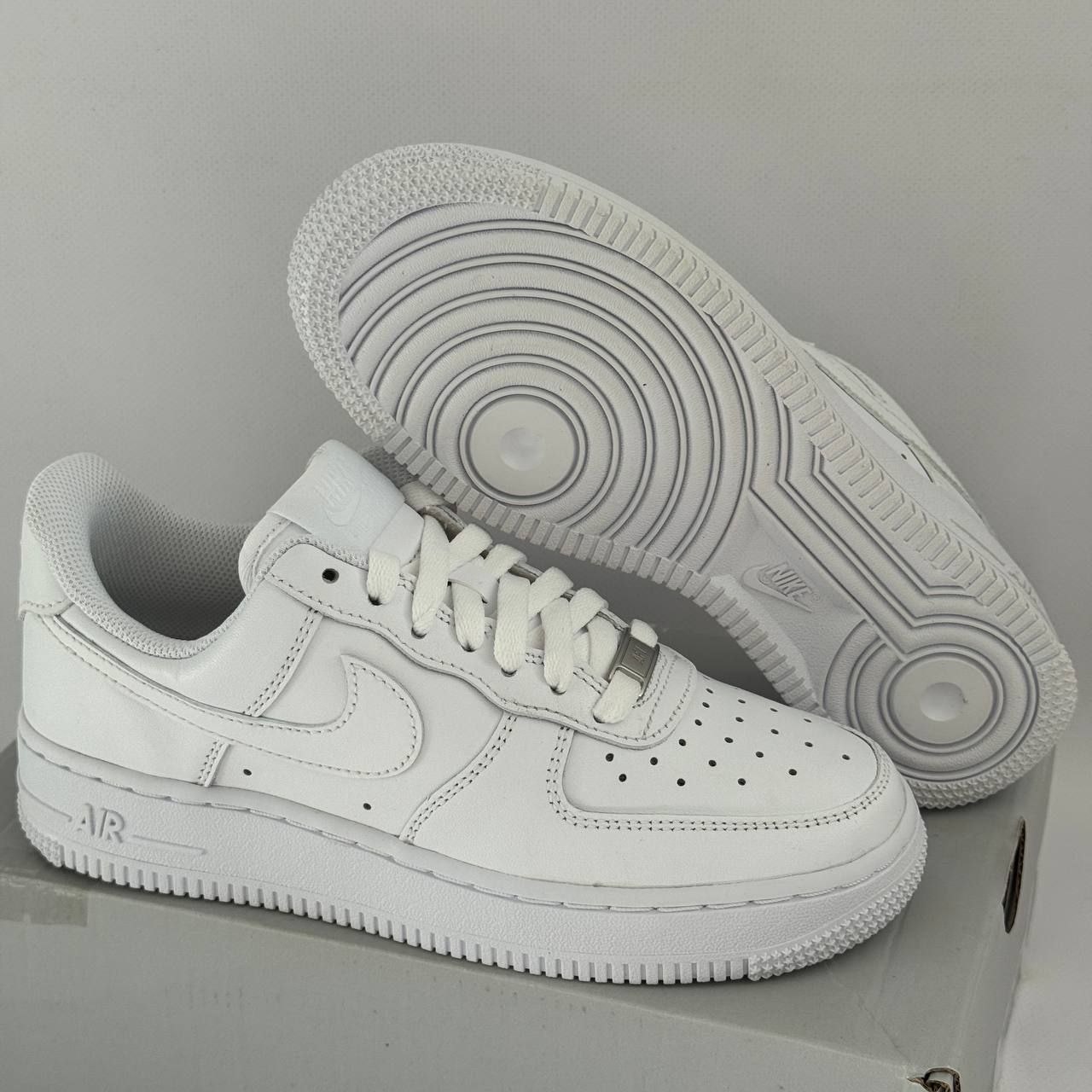 Женские кроссовки Nike Air Force 1 '07 'Triple White'