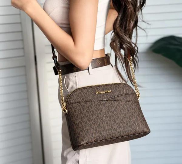 Женская сумка Michael Kors Jet Set Travel Medium Logo Dome Crossbody Bag