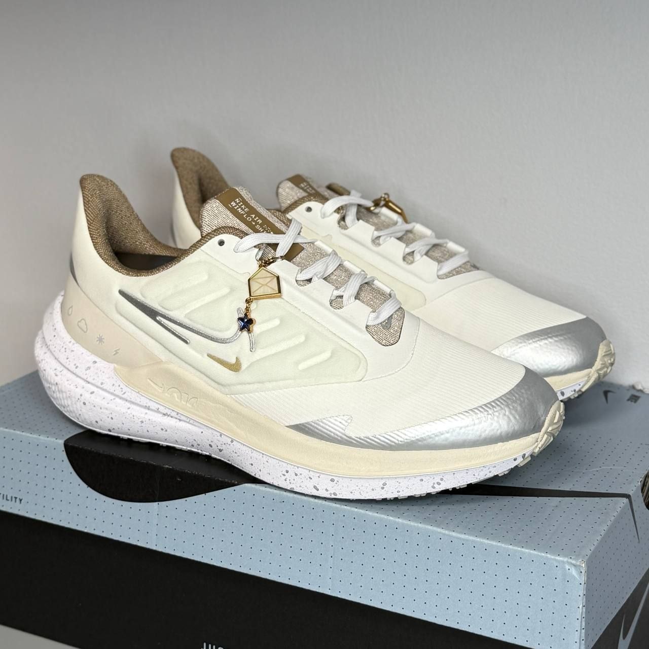 Женские кроссовки Nike Air Winflo 9 Shield 'Bling'