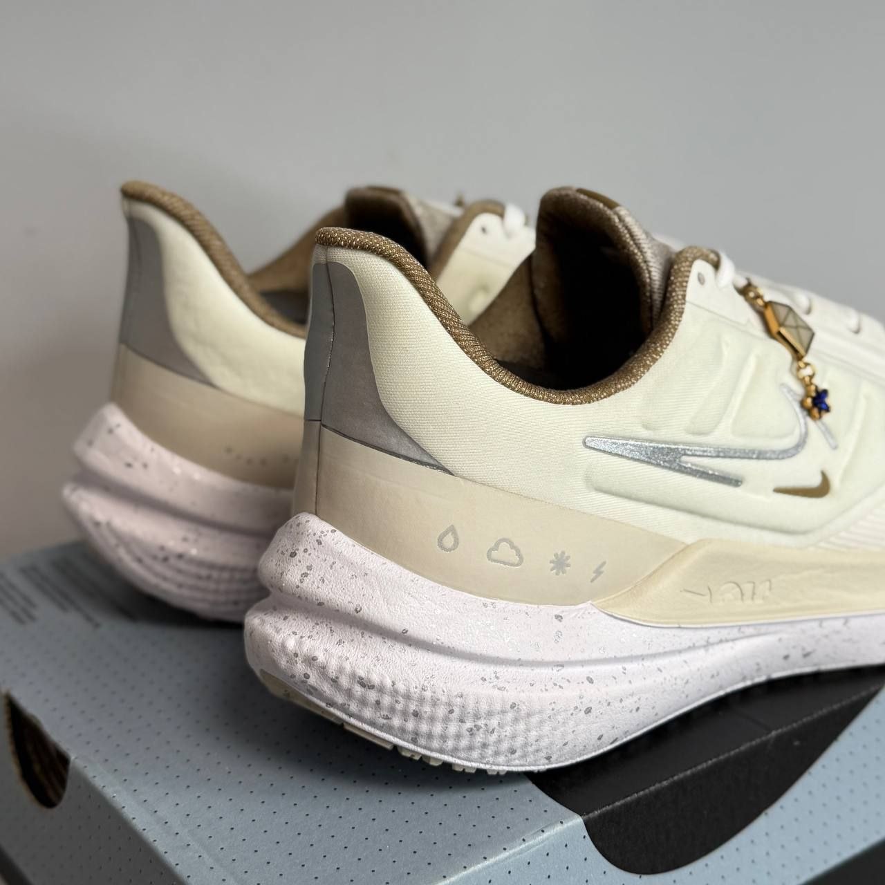 Женские кроссовки Nike Air Winflo 9 Shield 'Bling'